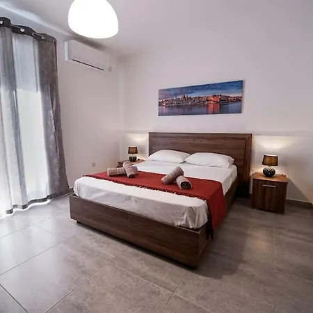 Lovely By The Sea. Mf1 * 圣保罗湾城