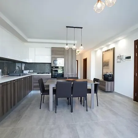 Lovely By The Sea. Mf1 * San Pawl il-Baħar