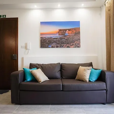 Lovely By The Sea. Mf1 * San Pawl il-Baħar