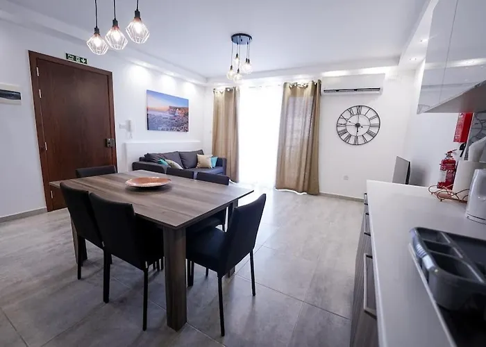 Lovely By The Sea. Mf1 *